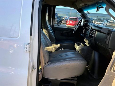 Used 2022 Chevrolet Express 2500 Work Van w/ Driver Convenience Package image 7