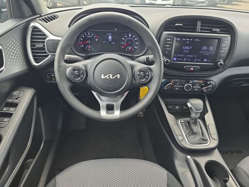 Certified 2022 Kia Soul LX w/ Technology Package image 12