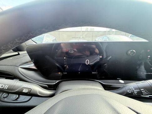 Used 2025 Buick Envista Preferred w/ Convenience I Package image 14