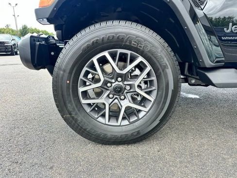 New 2025 Jeep Wrangler Sahara AWD/4WD image 30