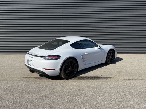 Certified 2024 Porsche 718 Cayman image 9