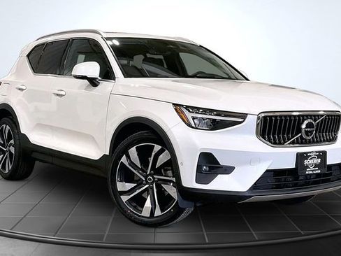 Certified 2023 Volvo XC40 B5 Plus w/ Driver Assist Package image 13