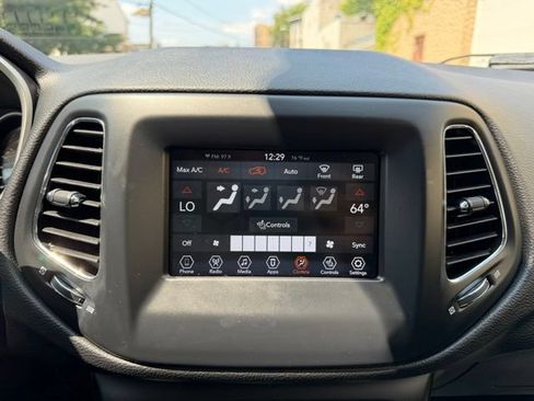 Used 2020 Jeep Compass Latitude AWD/4WD image 31