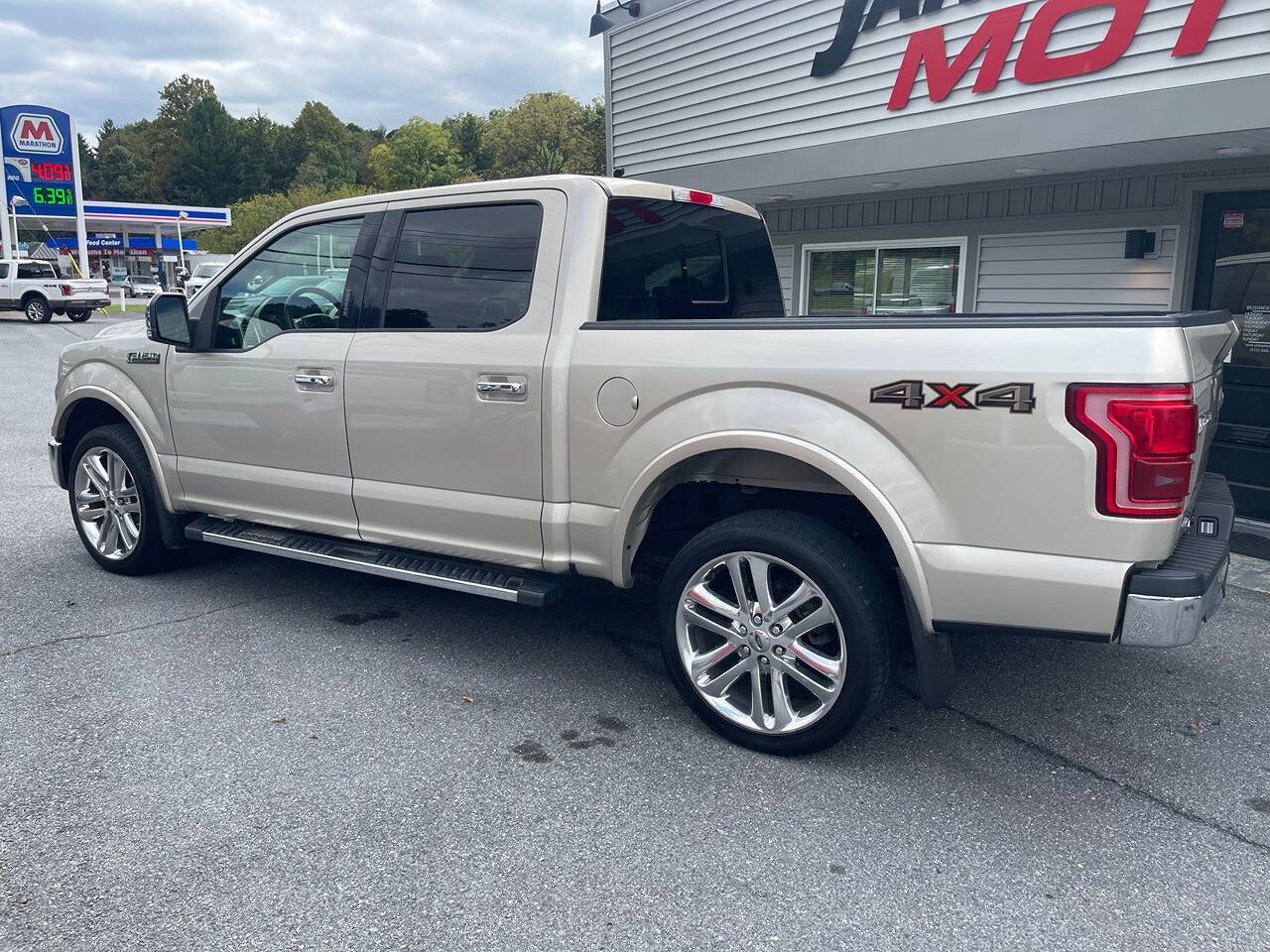 Used 2017 Ford F150 Lariat w/ Equipment Group 502A Luxury AWD/4WD image 4