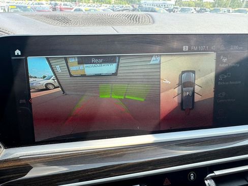 Used 2021 BMW X7 xDrive40i w/ Parking Assistance Package image 17