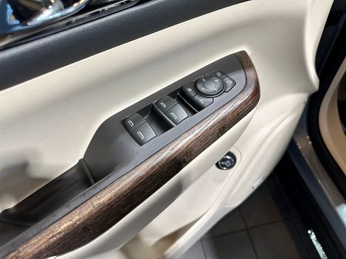 Used 2021 GMC Acadia Denali image 13