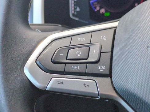 Used 2022 Volkswagen Atlas Cross Sport SE AWD/4WD image 36