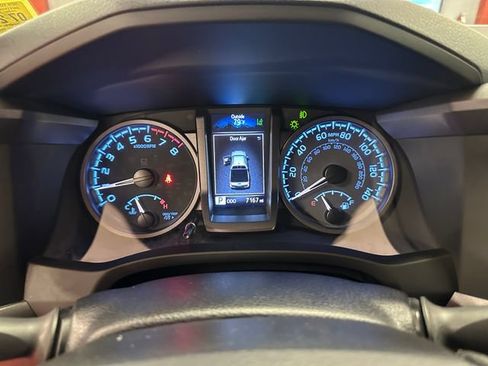 Certified 2023 Toyota Tacoma TRD Off-Road AWD/4WD image 19