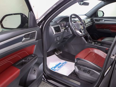 Used 2022 Volkswagen Atlas Cross Sport SEL Premium R-Line image 3