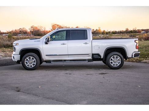Used 2024 Chevrolet Silverado 2500 High Country w/ High Country Premium Package image 5
