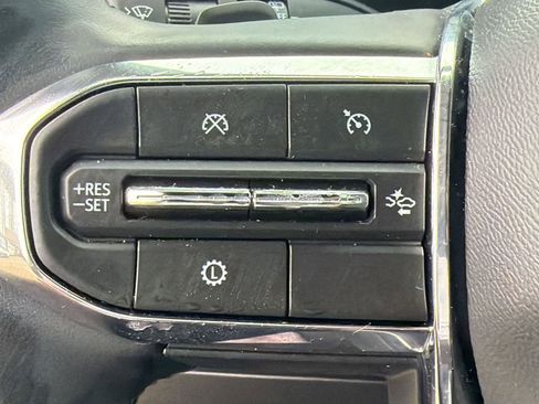 Used 2025 GMC Acadia Elevation w/ Elevation Premium Package image 16