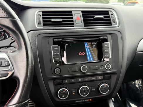 Used 2013 Volkswagen Jetta GLI Autobahn FWD image 34