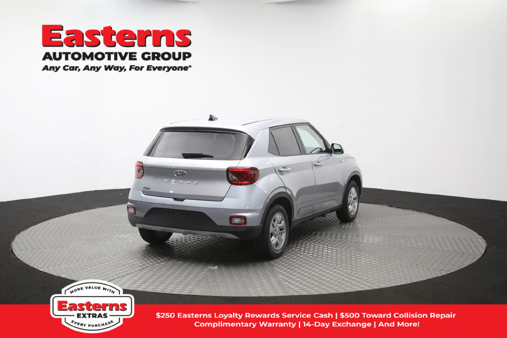 Used 2022 Hyundai Venue SE FWD image 41