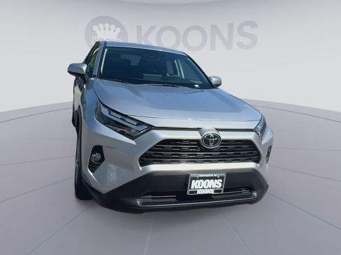 Used 2024 Toyota RAV4 LE AWD/4WD image 4