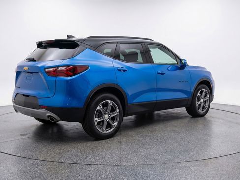 Used 2025 Chevrolet Blazer LT FWD image 9