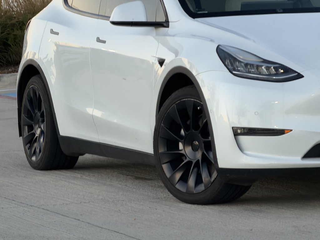 Used 2022 Tesla Model Y Long Range AWD/4WD image 4