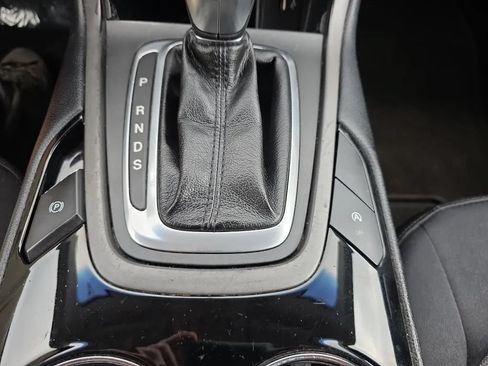 Used 2018 Ford Edge SE FWD image 27