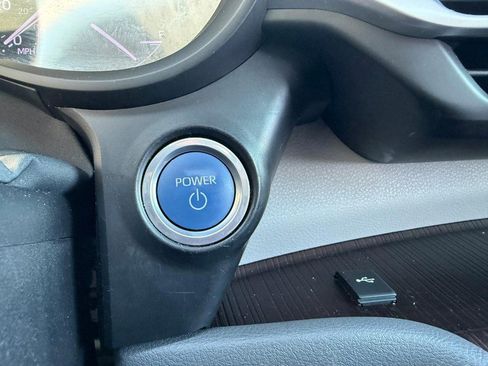 Used 2021 Toyota Sienna XLE FWD image 29
