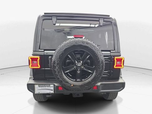 Used 2022 Jeep Wrangler Unlimited Sahara image 8