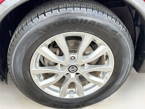 Used 2017 Nissan Rogue SV FWD image 38