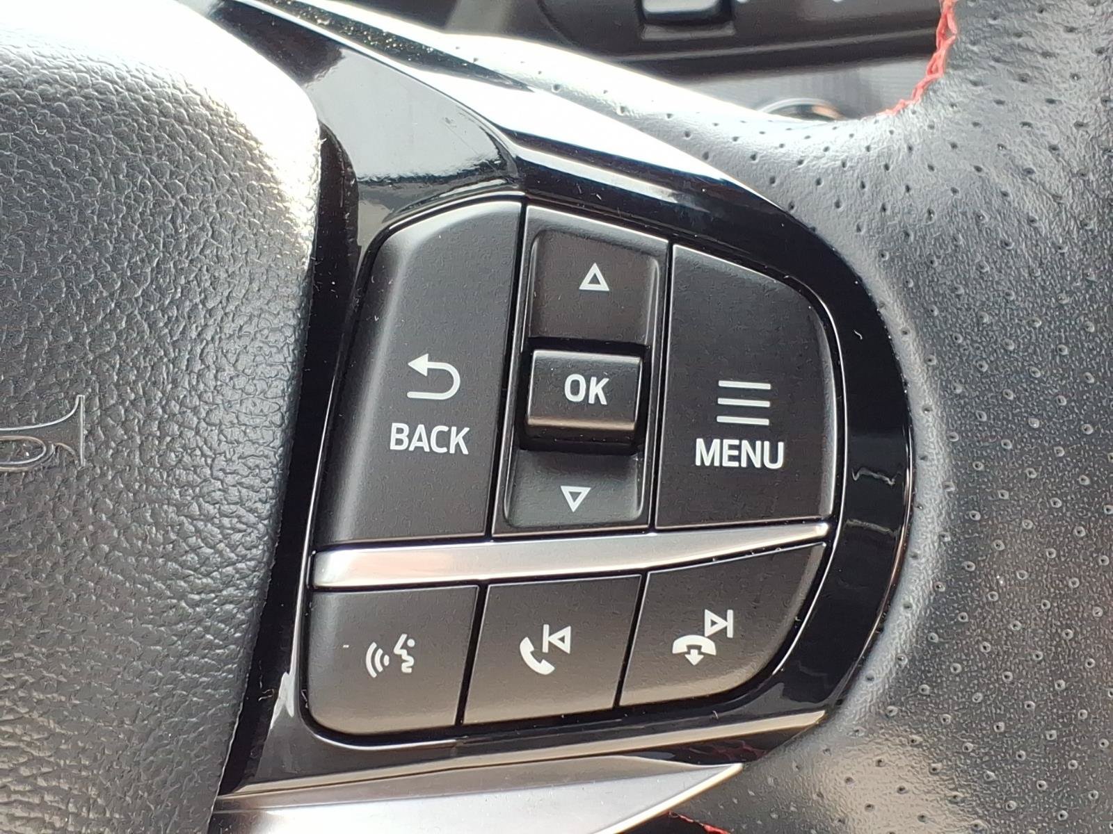 Used 2025 Ford Explorer ST-Line w/ ST-Line Street Pack AWD/4WD image 30