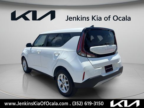 Certified 2025 Kia Soul LX w/ LX Technology Package FWD image 5