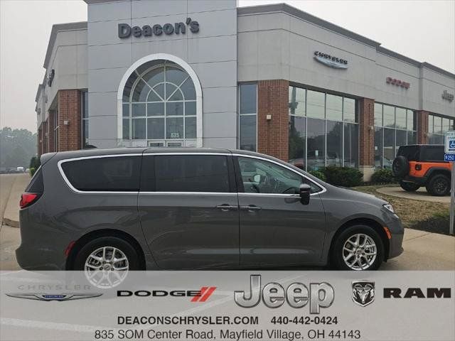 Certified 2024 Chrysler Pacifica Touring-L FWD image 1