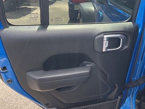 Used 2025 Jeep Wrangler Unlimited Sport image 5