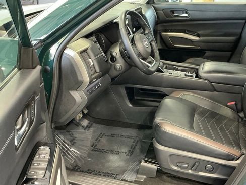 Used 2023 Nissan Pathfinder Platinum AWD/4WD image 5
