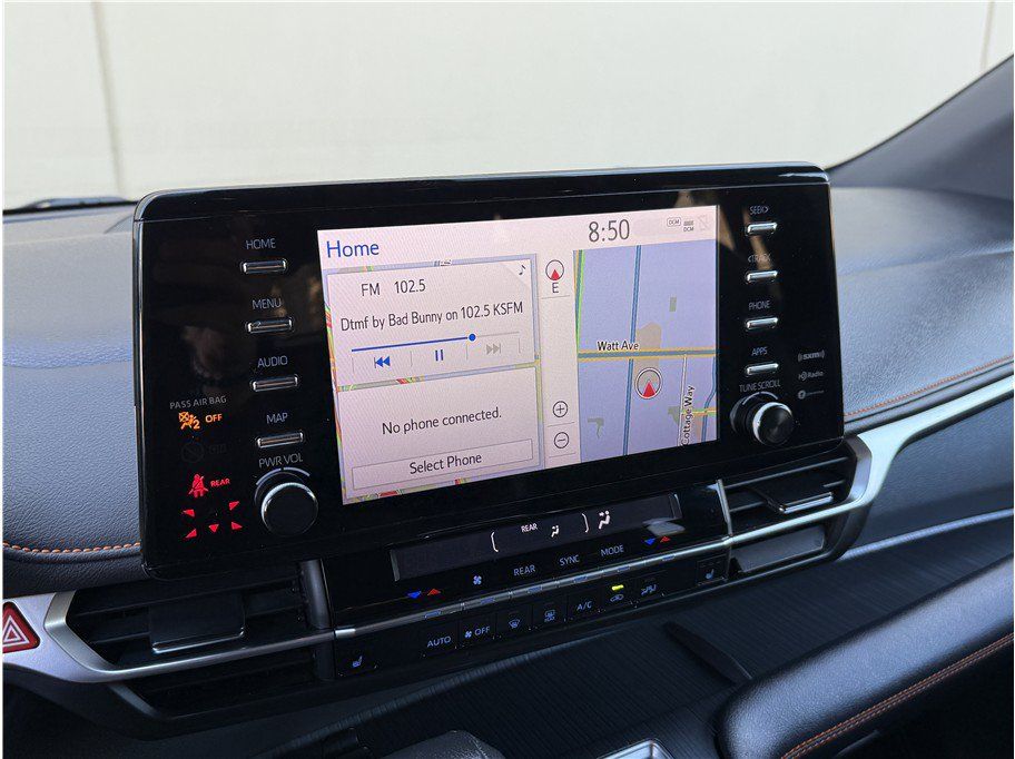 Used 2021 Toyota Sienna XSE FWD image 21