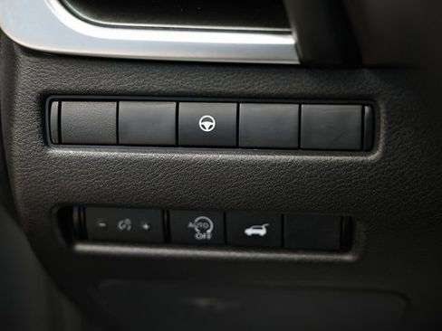 Used 2024 Nissan Rogue SV image 19