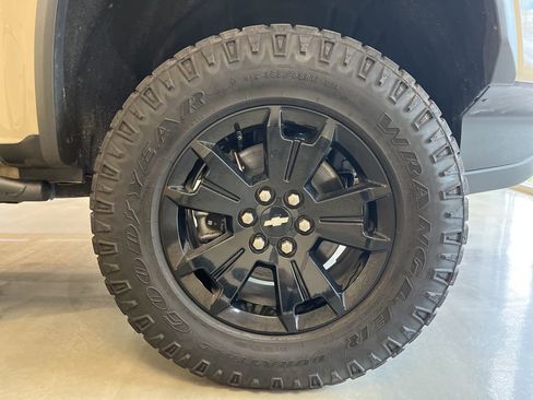 Used 2021 Chevrolet Colorado ZR2 w/ ZR2 Dusk Special Edition image 8