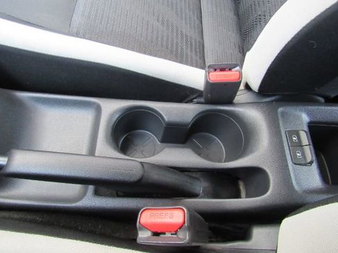 Used 2020 Nissan Versa SV image 35