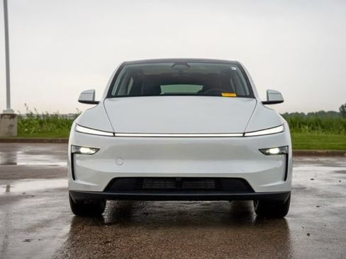 Used 2026 Tesla Model Y AWD image 2