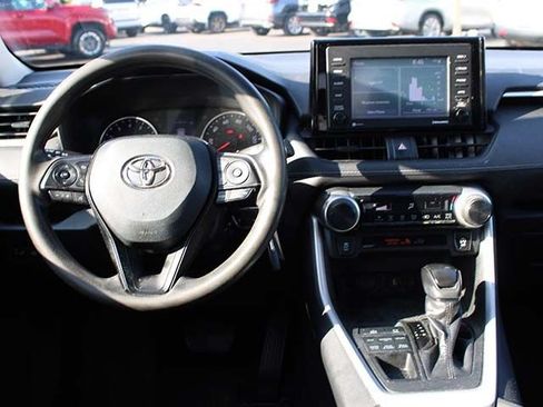 Used 2021 Toyota RAV4 LE AWD/4WD image 9