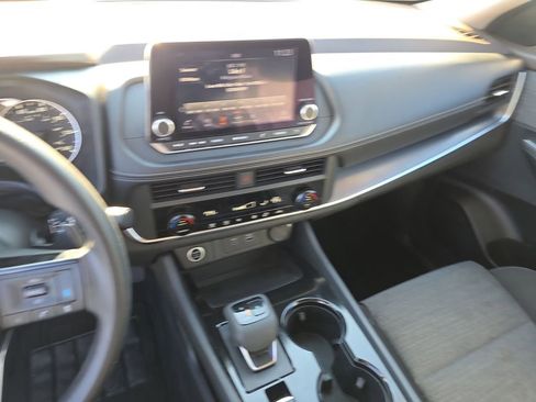 Used 2023 Nissan Rogue SV image 30