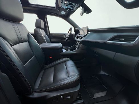 Used 2021 Chevrolet Suburban RST image 30