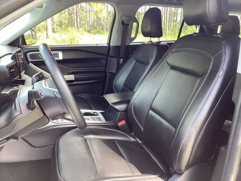 Used 2023 Ford Explorer XLT w/ Equipment Group 202A RWD image 14