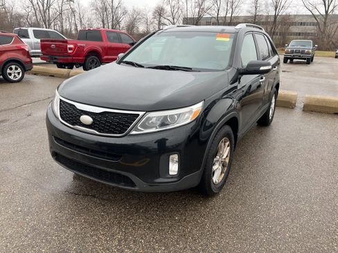 Used 2014 Kia Sorento LX image 3
