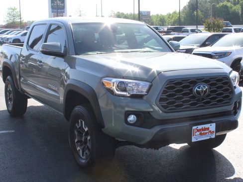 Used 2022 Toyota Tacoma TRD Off-Road AWD/4WD image 4