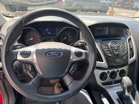 Used 2013 Ford Focus SE w/ SE Winter Pkg FWD image 9