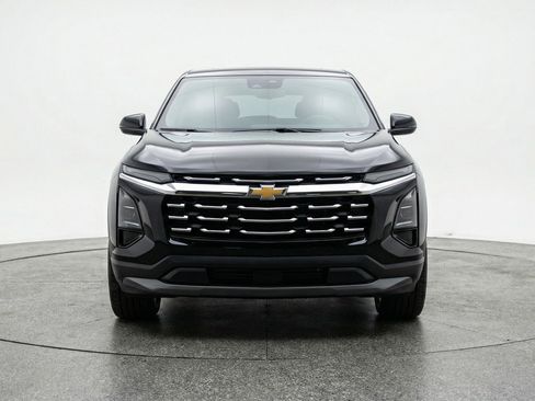 Used 2025 Chevrolet Equinox LT image 2