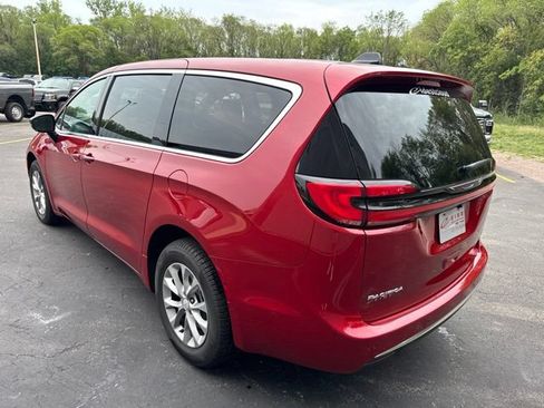 Used 2027 Chrysler Pacifica Select AWD/4WD image 7