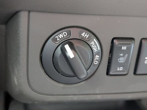 Used 2017 Nissan Frontier PRO-4X AWD/4WD image 22