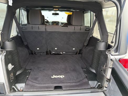 Used 2017 Jeep Wrangler Unlimited Sahara image 30