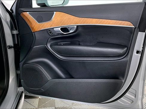 Used 2024 Volvo XC90 B6 Plus image 24