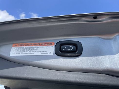 Used 2020 Mitsubishi Outlander SEL AWD/4WD image 39