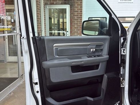 Used 2019 RAM 1500 Classic SLT RWD image 10