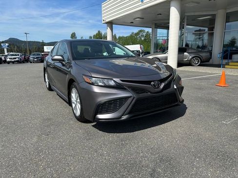 Used 2024 Toyota Camry SE FWD image 8