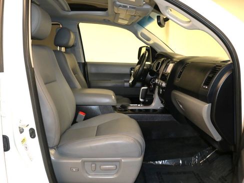 Used 2017 Toyota Sequoia Limited w/ Safety & Convenience Package AWD/4WD image 17